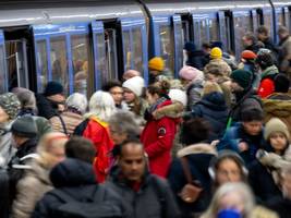 Champions-League-Spiel des FC Bayern: Feuerwehreinsatz – U-Bahn mit 1000 Fans auf Weg zur Allianz-Arena geräumt